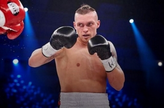 Усик повалив Родрігеса в сьомому раунді