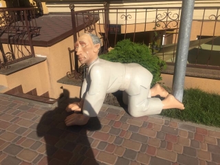У Києві з'явився "Путін" на ланцюгу: опубліковано фото