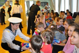 Одеські військові моряки влаштували різдвяне свято у дитбудинку