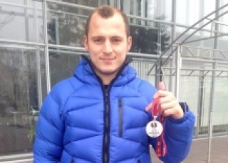 Війна ще не закінчена: Зозуля виставив на аукціон медаль Ліги Європи