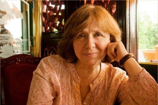 Алексієвич передала свої книги та листа підтримки Надії Савченко