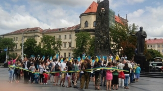 У центрі Львова влаштували патріотичний флешмоб