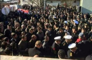 На похорон Мевлют Мерт Алтинташа, що вбив російського посла, прийшли тисячі людей