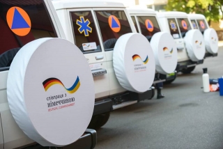 Німеччина подарувала Україні 12 машин швидкої допомоги