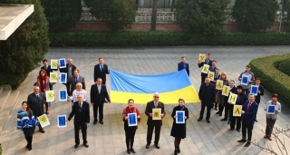 У Китаї відбувся флешмоб &laquo;Крим &ndash; це Україна&raquo; (ФОТО)