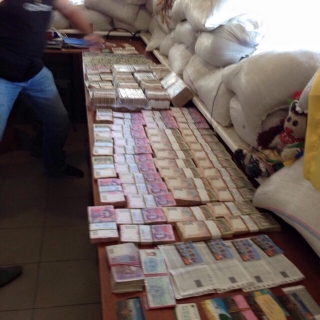 Бірюков познущався над контрабандистами: показав конфісковані 8 млн грн