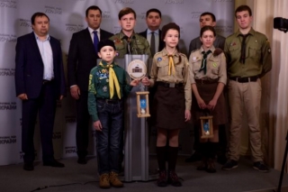 Пластуни принесли Вифлеємський вогонь у Раду