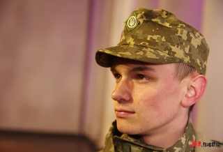 &laquo;Наші хлопці хотіли йти битися з &laquo;зеленими чоловічками&raquo; - інтерв'ю з нахімовцем, що виїхав з Криму