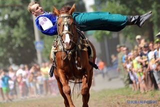 Козачий кінний театр виступив у Сєвєродонецьку