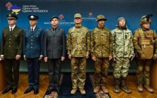 Фотофакт. "Волонтерський десант" Міноборони показав нову військову форму