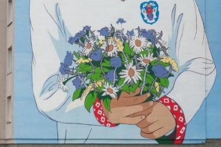 У Мінську мурал дружби з Москвою прикрасили колючим дротом