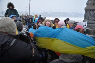 Активісти влаштували "живий ланцюг" через міст Патона