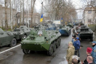 Миколаївським десантникам передали 12 відремонтованих БТРів