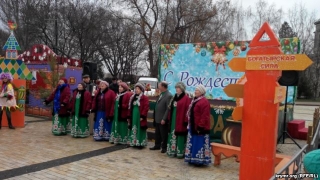 Недільні святкові гуляння в Керчі провели під українську колядку