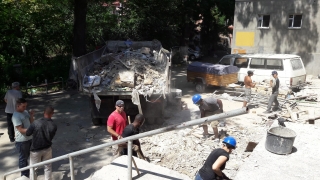Американські військові роблять ремонт у очному шпиталі інвалідів війни у Одесі