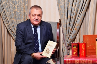 18 послів сфотографувались з &ldquo;Кобзарем&rdquo;, щоб вшанувати пам'ять Шевченко