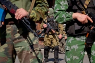 Терористи на Донбасі масово викидають зброю на смітники та в каналізацію