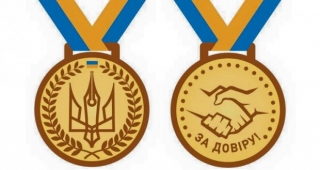 Військові журналісти підготували для українських бійців особливі нагороди