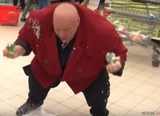 Це просто КАРАУЛ! Нажранные казаки уничтожают продукты (ВИДЕО)