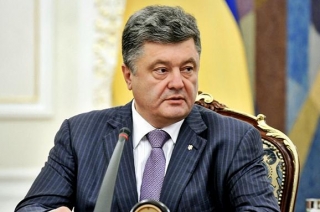 Україна почала отримувати оборонне озброєння, - Порошенко