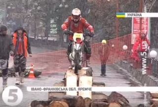 В Яремчі стартували мотоперегони на витривалість у гірській місцевості