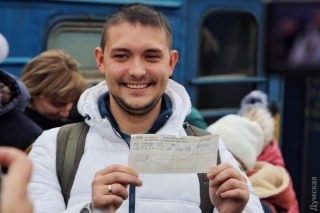 До Одеси прибув двохмільйонний турист: АТОшника з Тернополя зустрічали з оркестром та подарунками