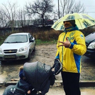 Фотофакт: Усик прогулявся Сімферополем у формі з українською символікою
