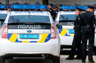 У київських копів з'явились термінали для сплати штрафів на місці