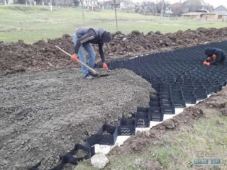По-європейськи. На Одещині будують дорогу з георешіткою