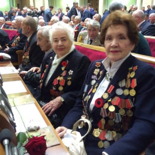 Фотофакт: У залі Верховної Ради замість депутатів посадили ветеранів