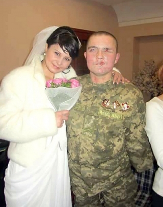 Боєць, якому лікарі не давали шансів на життя, одружився