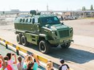 В Україні презентували бронеавтомобіль КрАЗ Feona (фото, відео)
