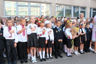 У Маріуполі "Перший дзвоник" перетворився на парад вишиванок