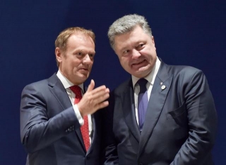 Туск на зустрічі з Порошенко погодився, що санкції проти Росії треба подовжувати: "РФ більше створює проблеми, ніж допомагає їх вирішувати". ФОТО
