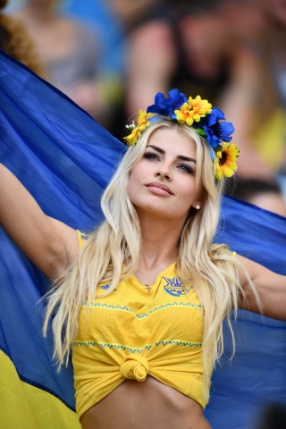 Євро-2016: вболівальниця сбірної України підкорила серця європейських вболівальників