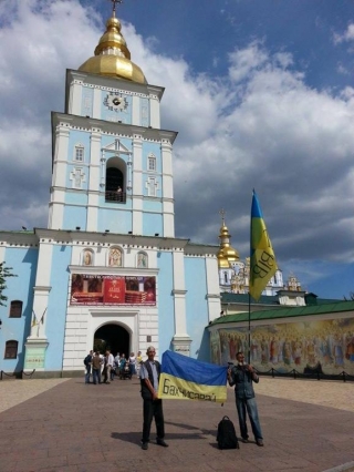 Фотофакт: Кримчани і галичани разом святкували День прапора у Києві