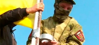 З&rsquo;явилося відео, як під носом в окупантів підняли український прапор
