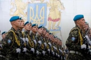 З 1 січня військовим підвищать зарплату, - Муженко
