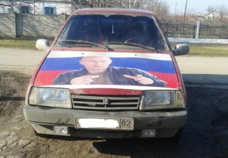 Путін на капоті: в мережі посміялися над фото машини в окупованому Криму