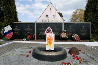 &laquo;Не країна, а суцільна бутафорія&raquo;: під Калінінградом знайдено &laquo;Вічный вогонь&raquo; з картону