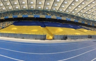 Найбільший у світі прапор України відвідає футбольний матч "Україна - Ісландія"