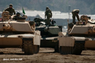 До Грузії прибули американські танки Abrams и БМП Bradley
