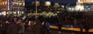 На Майдані розгорнули 146-метровий прапор України з побажаннями від бійців АТО