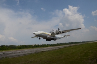 Після семирічнї перерви легендарний велетень Ан-22 повернувся в небо