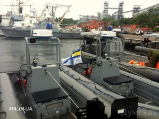 Фотофакт: США дали Україні швидкісні катери для спецназу
