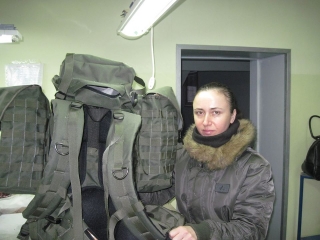 В м. Охтирка волонтер Наташа Вінник організовує пошиття рюкзаків для фронту. ФОТО.