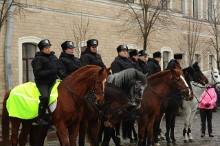 У Харківській області запустили патрульні групи швидкого реагування з авто, собаками та конями. Фоторепортаж