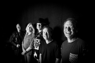 Група AC/DC опублікувала перше фото разом з новим вокалістом