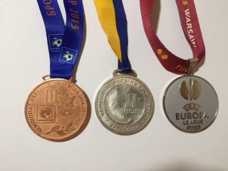 Футболіст збірної України продає медалі, щоб допомогти дітям воїнів АТО