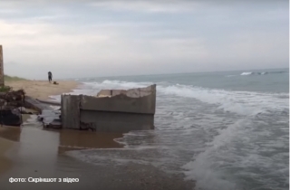 На Одещині дачу Литвина змило в море